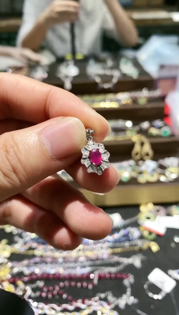 【闪购商品】红宝石颈饰银S925镶嵌吊坠