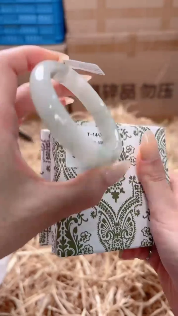 未镶嵌手镯石英质玉T-1447