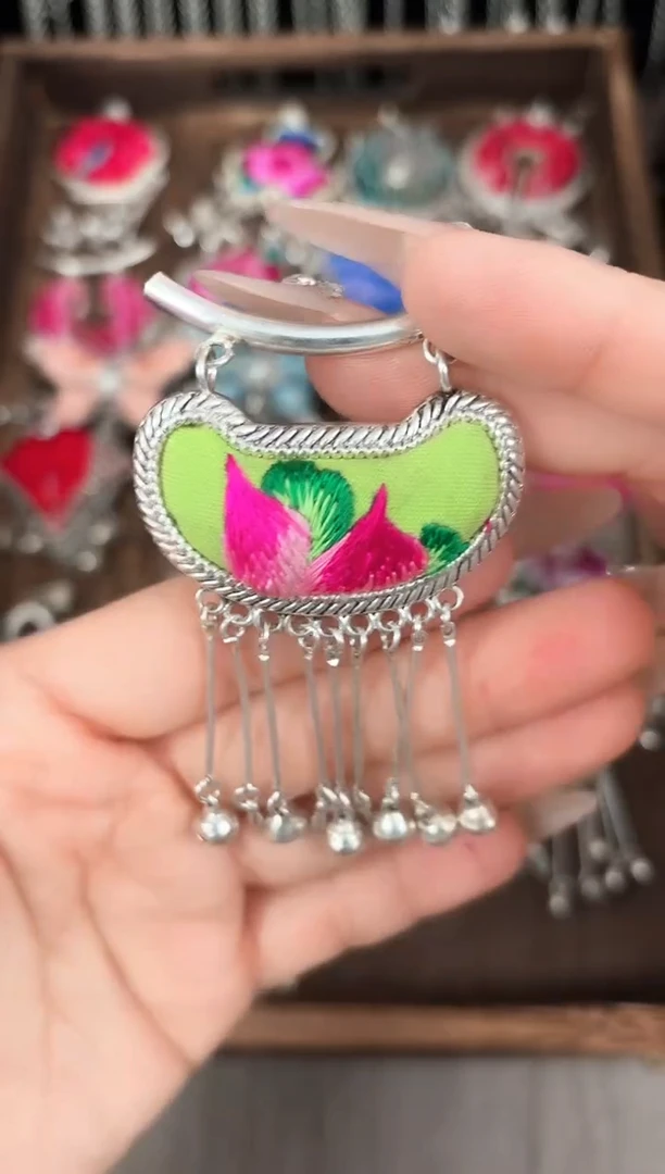 织绣民族风非遗老绣饰品600