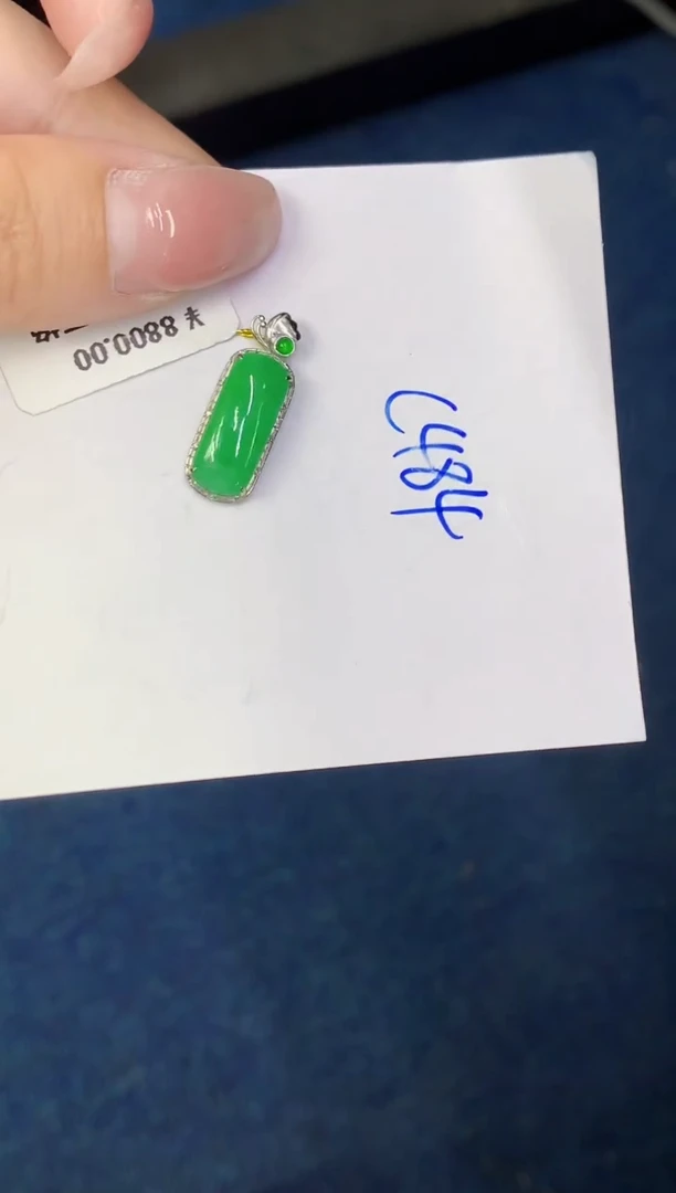 翡翠18K金镶嵌颈饰缅甸天然翡翠A货