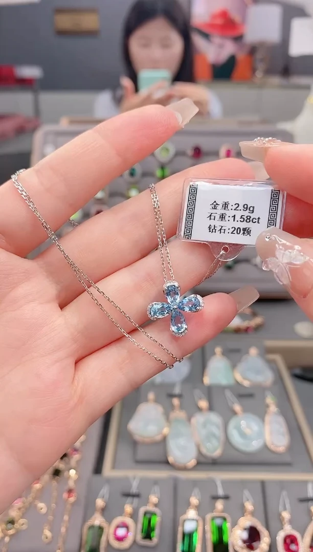 颈饰18K金镶嵌碧玺1.58