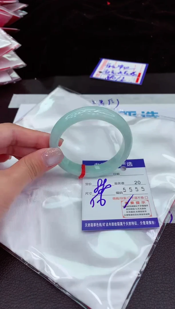 翡翠手镯未镶嵌1111111111111111