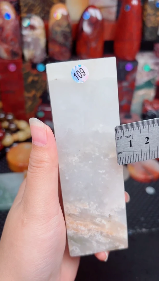 玉桂林鸡血玉印章摆件109