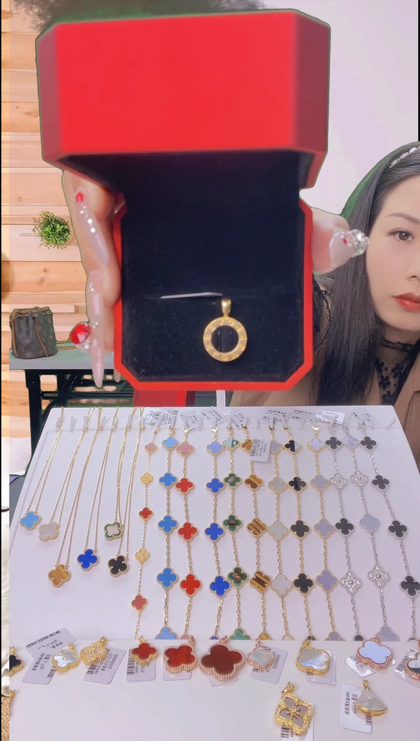 吊坠(不含链)18K金镶嵌合成碳硅石（莫桑石）黑白饼吊坠