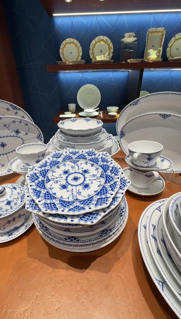 瓷鸢尾花餐具套组