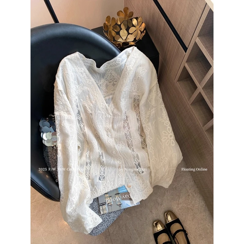 法式镂空蕾丝刺绣v领长袖衬衫女秋季新款高级感温柔气质显瘦上衣