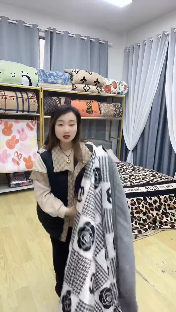 牛奶绒1.8*2.2香风被子抽线瑕疵