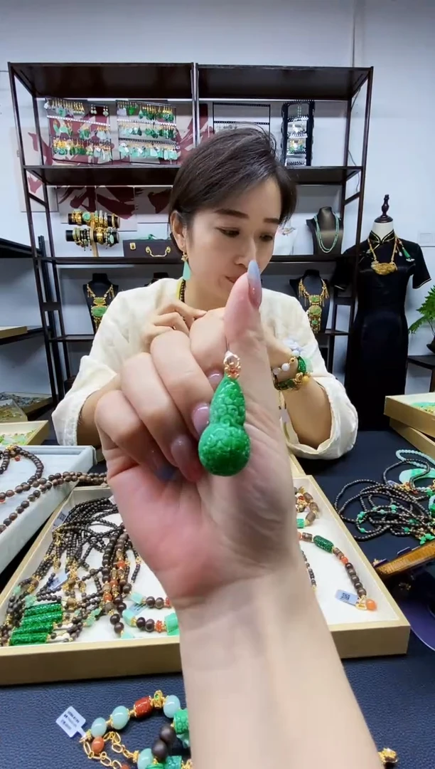 颈饰未镶嵌翡翠吊坠