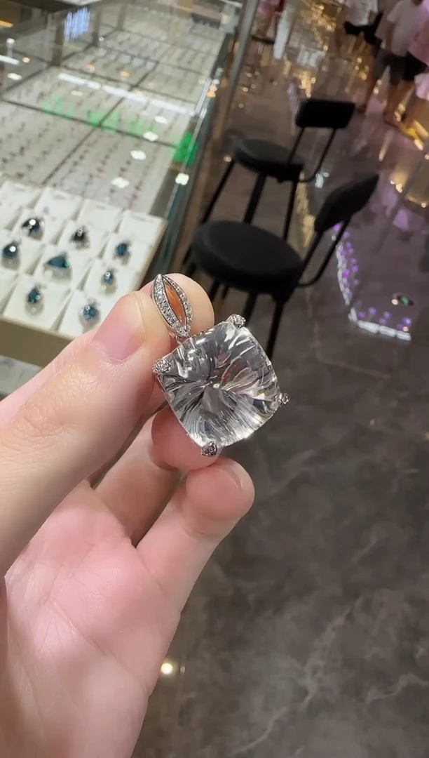 银S925镶嵌颈饰水晶45ct净体白水晶吊坠