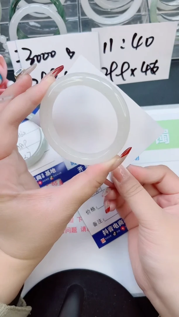 【闪购商品】石英质玉手镯合金a163