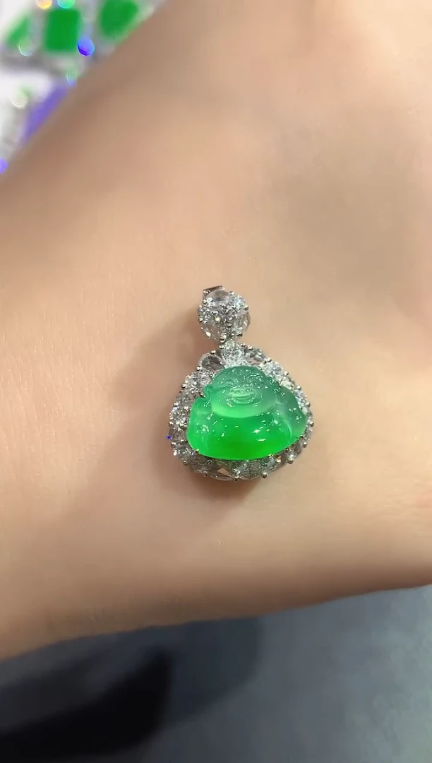 颈饰18K金镶嵌翡翠80-吊坠（小精品）