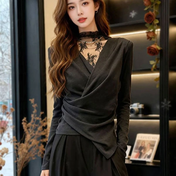 法式独特蕾丝半高领长袖t恤女秋季时尚气质收腰不规则打底衫上