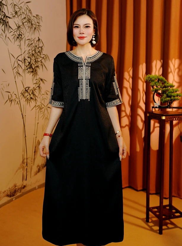 【相宜】2025新款夏季新中式中袖刻花修身显瘦减龄气质款