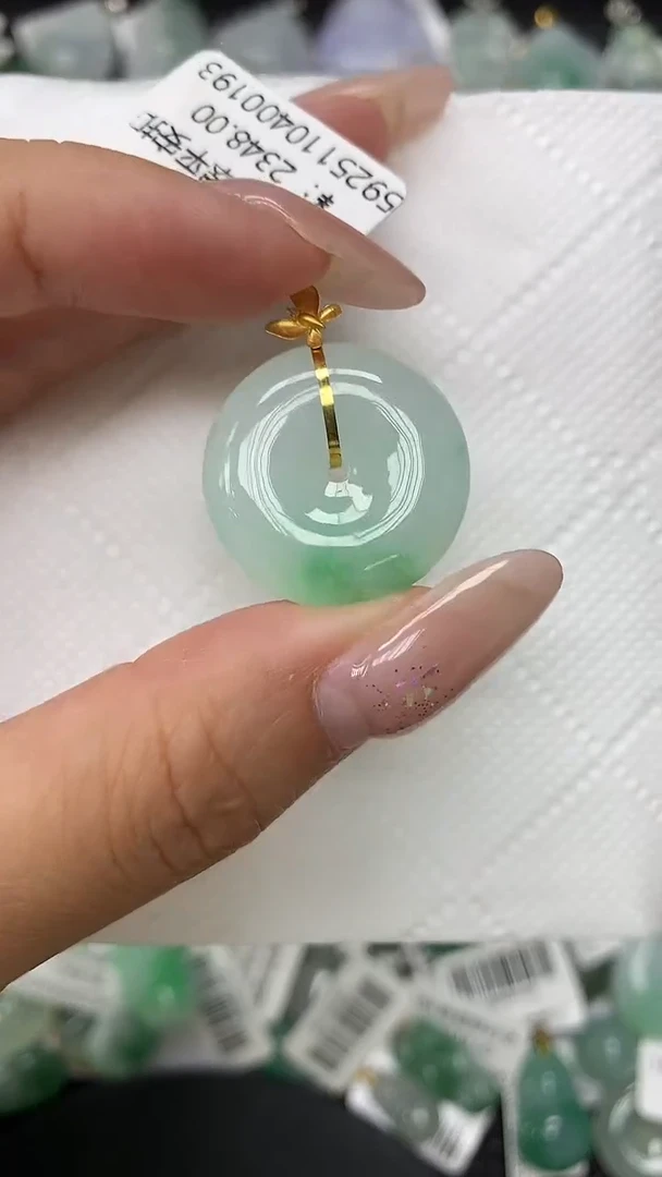 颈饰18K金镶嵌翡翠1111111111