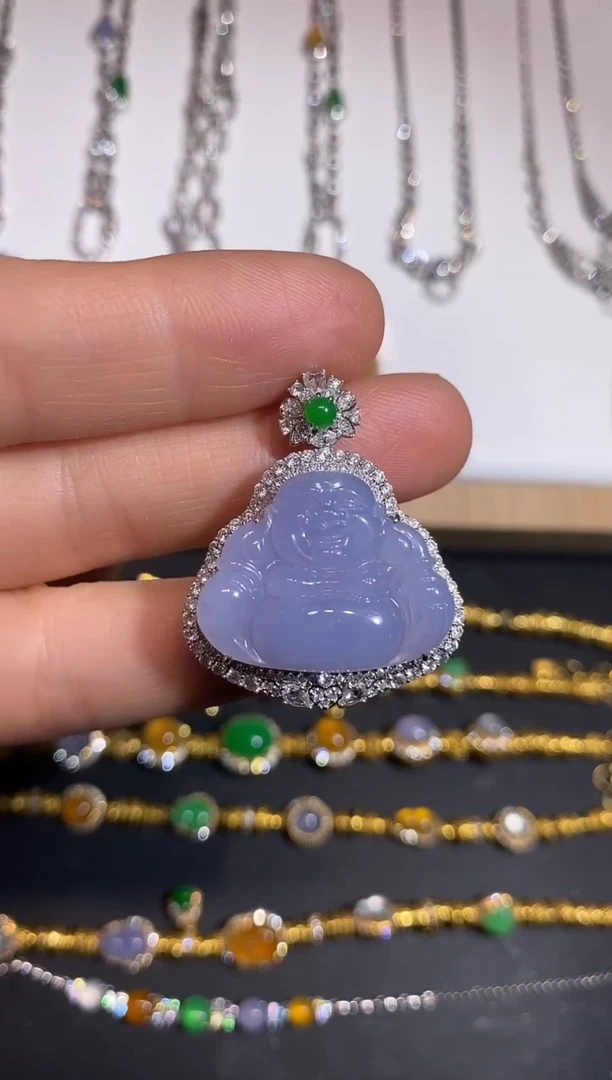 颈饰18K金镶嵌翡翠吊坠