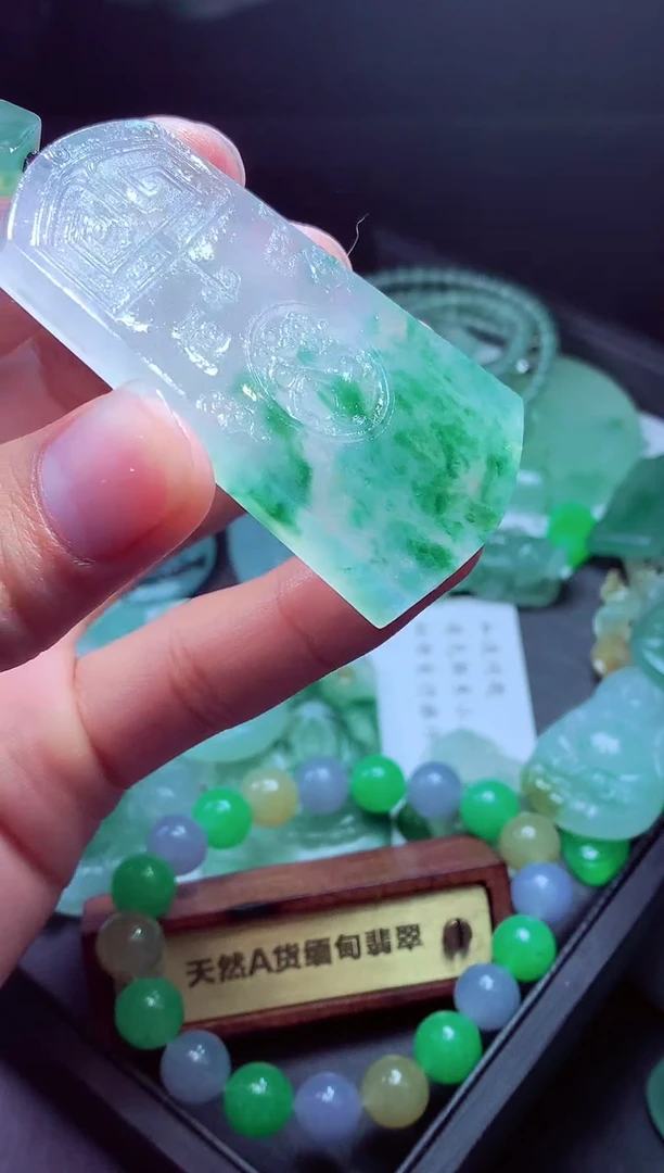 未镶嵌定制翡翠娜****?毛货翡翠定制