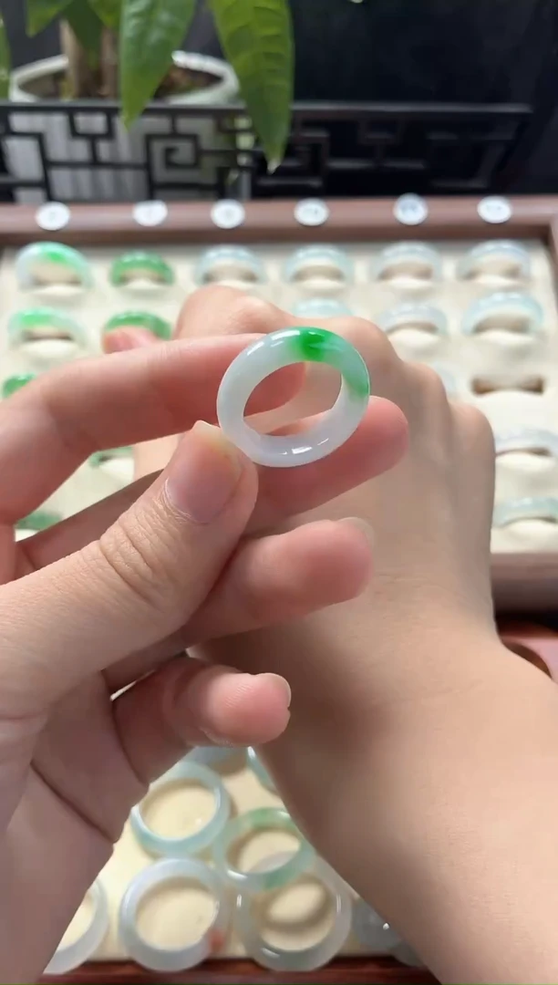 未镶嵌戒指翡翠圈口13