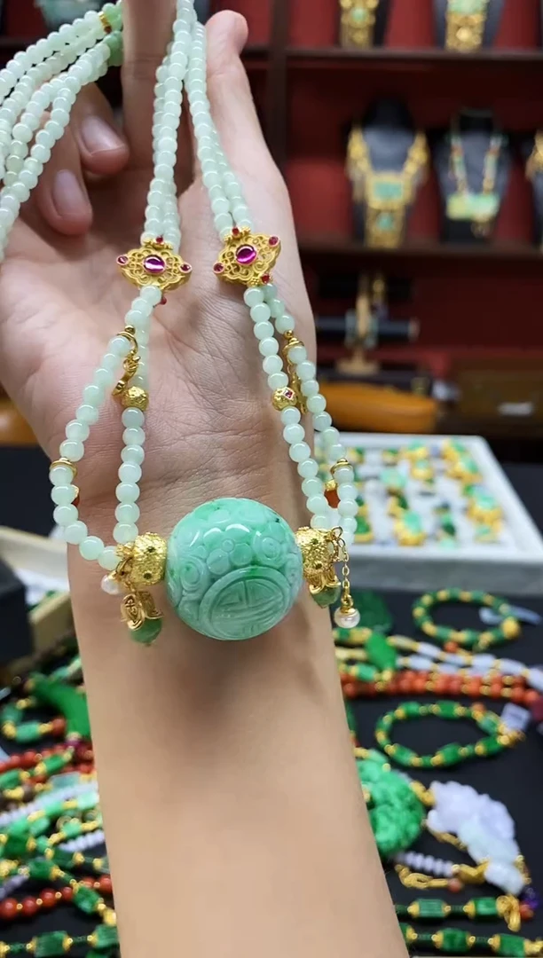 颈饰未镶嵌翡翠吊坠