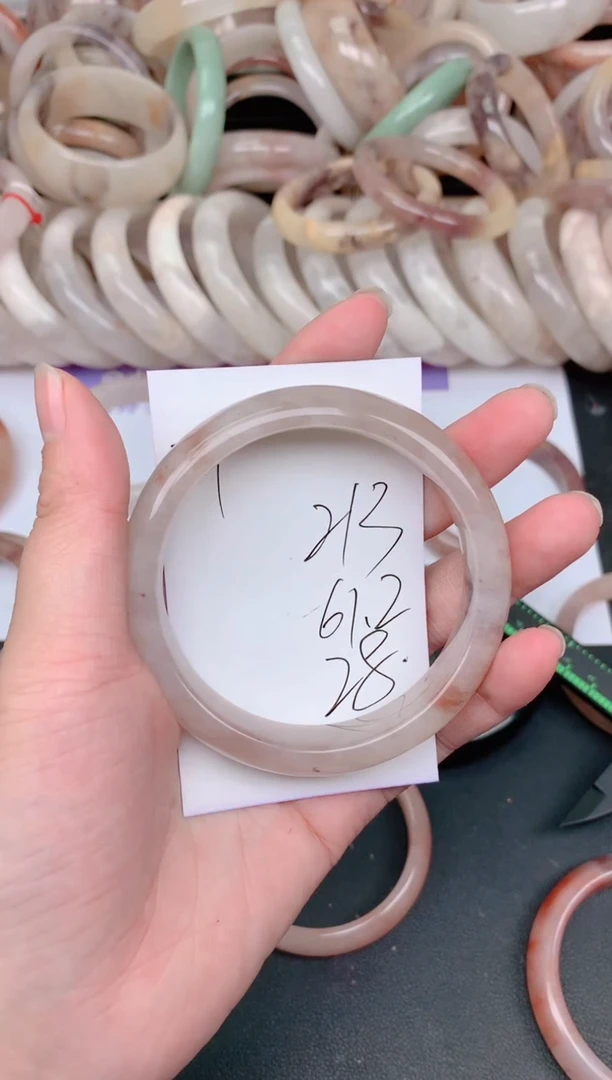 未镶嵌手镯石英质玉213