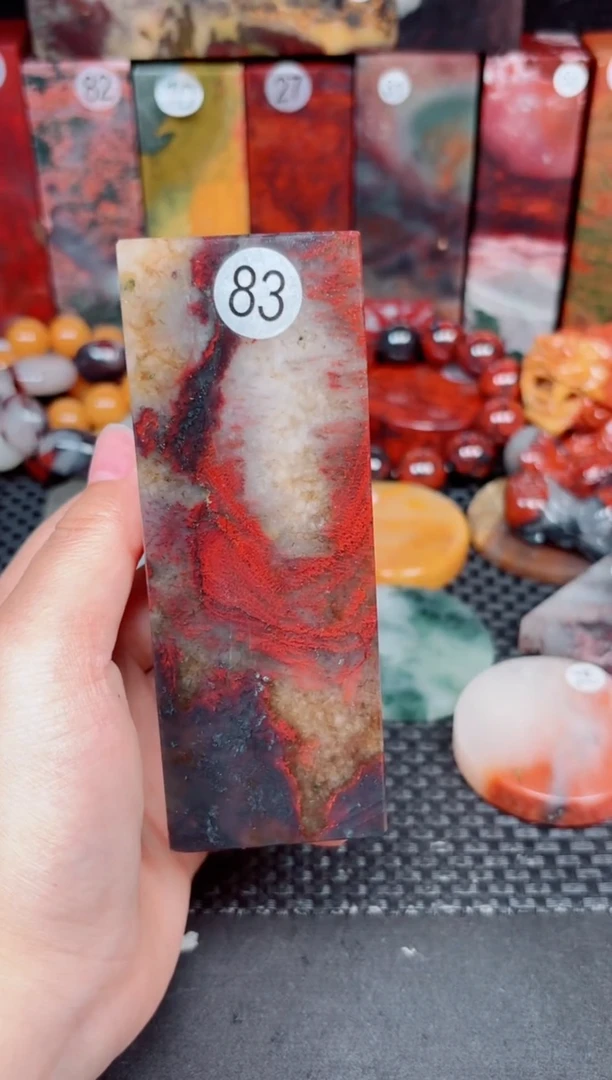 玉石编号桂林鸡血玉印章摆件