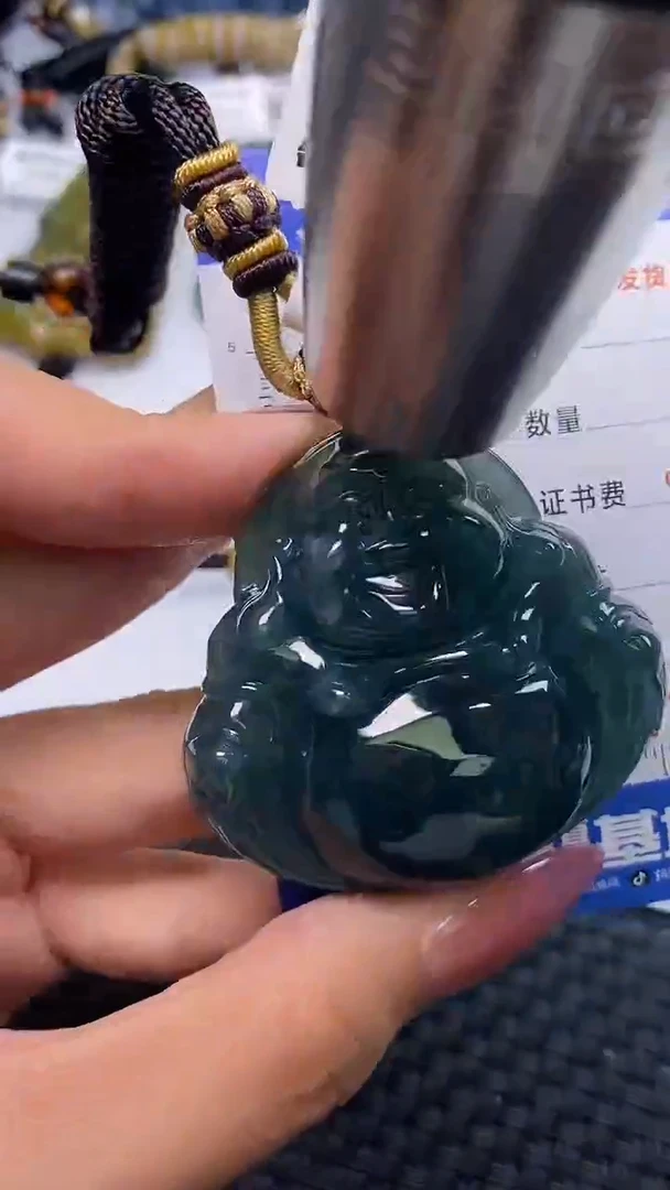翡翠未镶嵌颈饰    3813