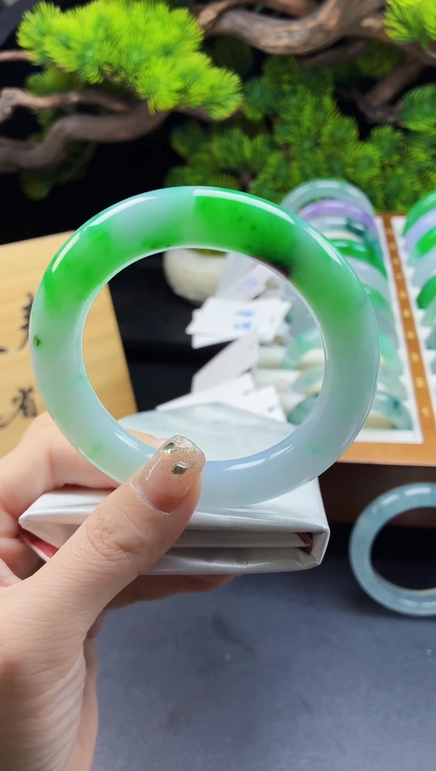未镶嵌手镯翡翠A,全款14W，定金2W