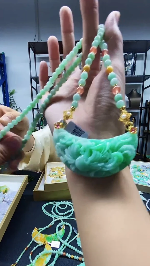 翡翠未镶嵌颈饰翡翠吊坠