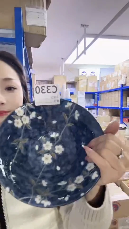 【闪购商品】瓷片日本瓷器蓝樱花19CM斗笠碗C330