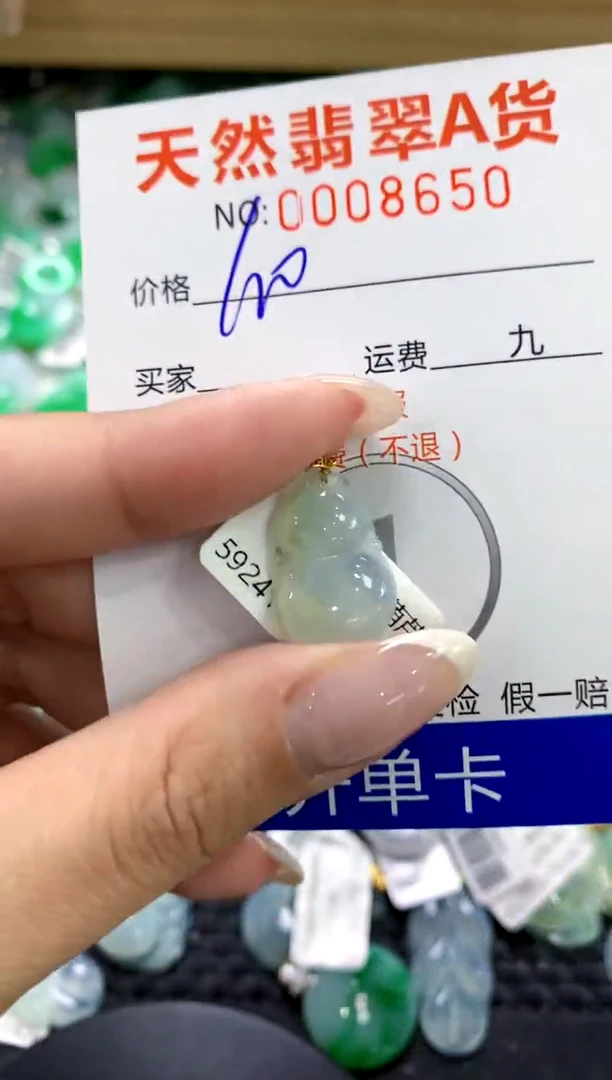 翡翠18K金镶嵌颈饰1111111111111111