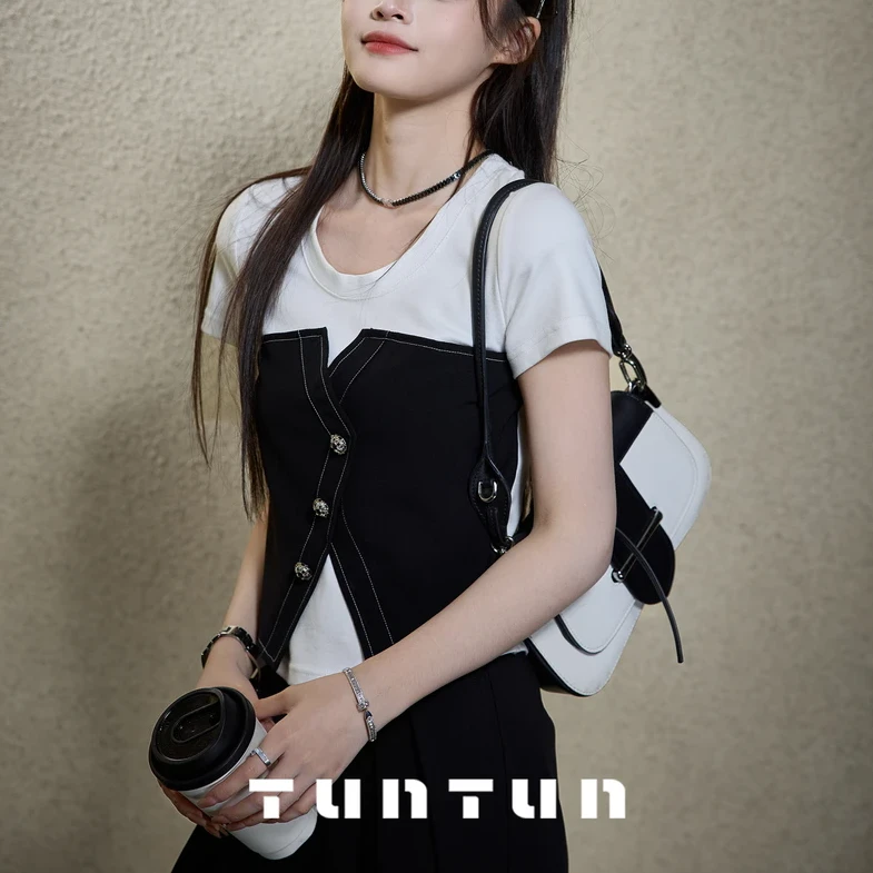 吞吞穿搭日记【你又瘦了 黑白】藏肉肉 假两件设计感T恤