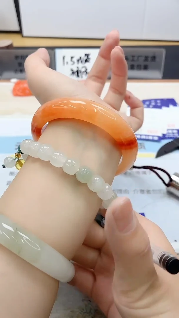 石英质玉手镯未镶嵌163/61.3HL