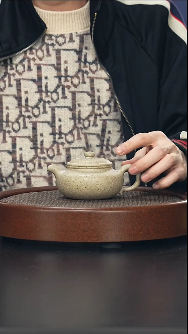 茶壶紫砂仿古-黑段-全手工微微瑕-190cc