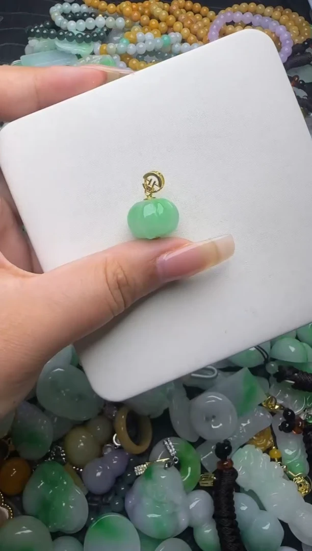翡翠未镶嵌颈饰天然缅甸翡翠吊坠