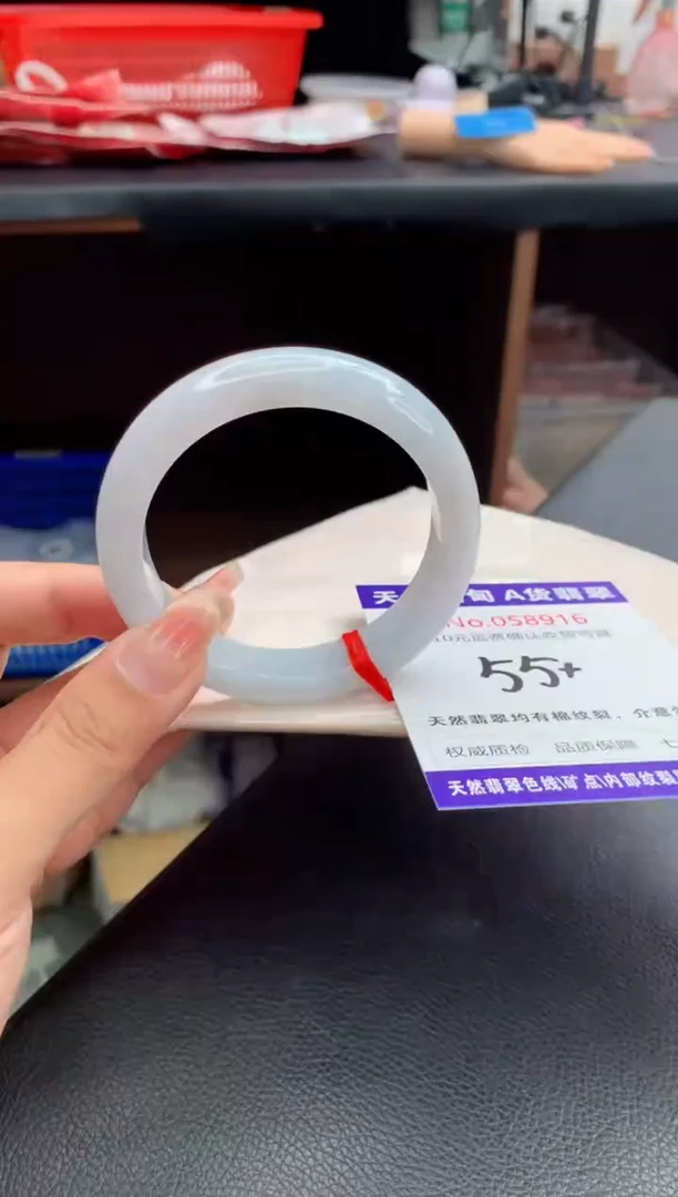 翡翠手镯未镶嵌有纹，完美者勿拍