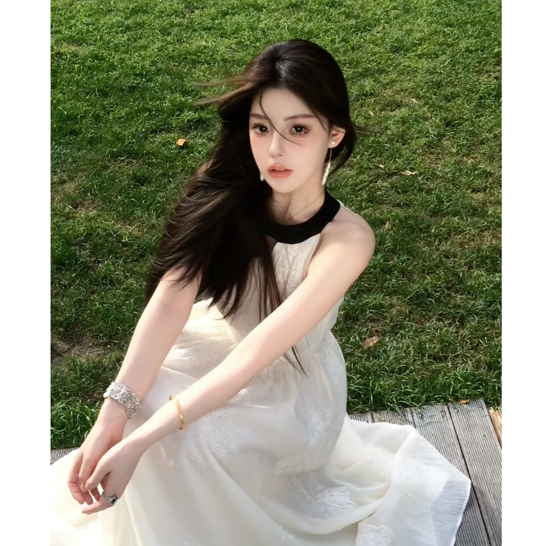 大璐●【油画栀子】法式气质挂脖收腰显瘦无袖连衣裙DLX5LYQ9524A