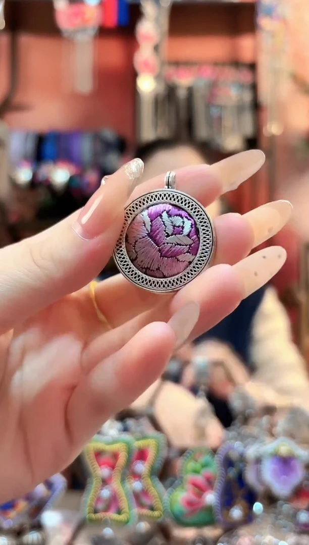 织绣云织谣民族风精美饰品   57