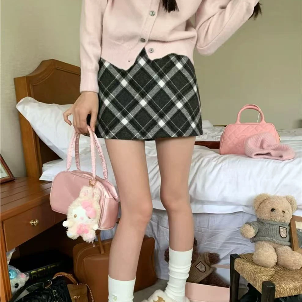 康A非主图秋冬新款复古毛呢半身短裙短裤女百搭款，默认微瑕