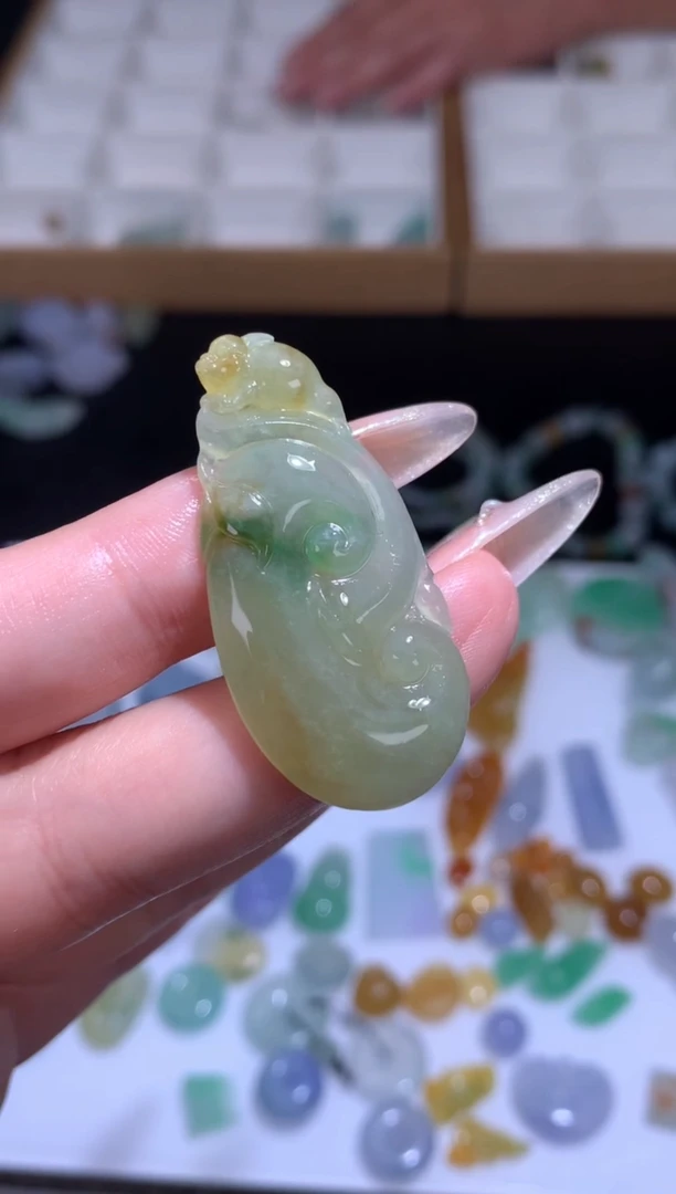 未镶嵌定制翡翠如意