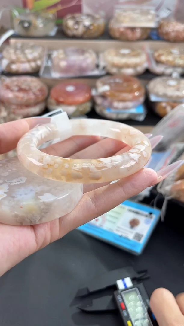 未镶嵌手镯石英质玉58
