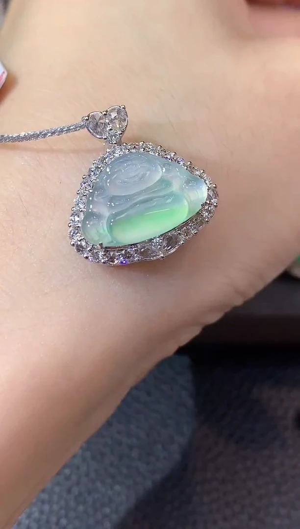 吊坠(不含链)18K金镶嵌翡翠A106