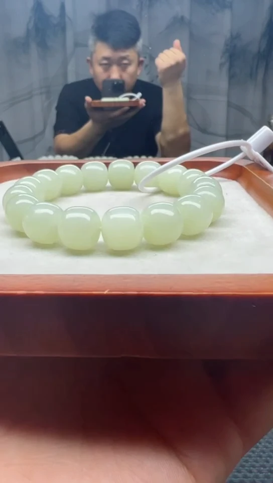 未镶嵌手串和田玉且末清白老邢卡13纯天然拍一发一