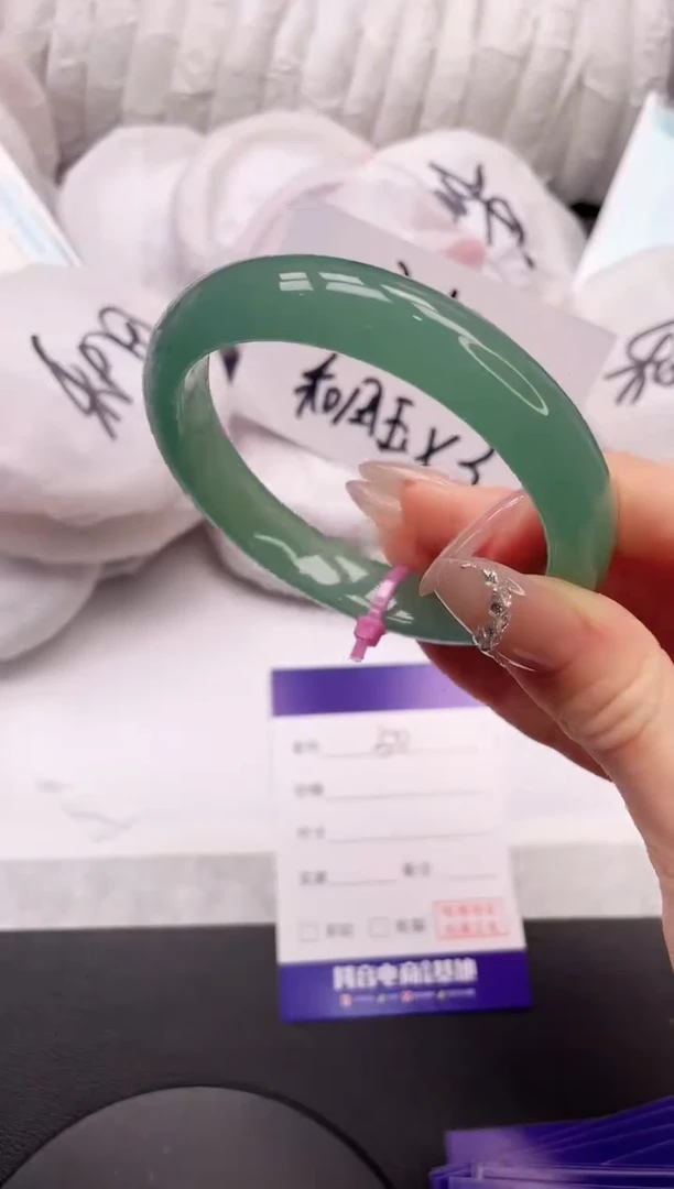 【闪购商品】石英质玉手镯未镶嵌25K50-61