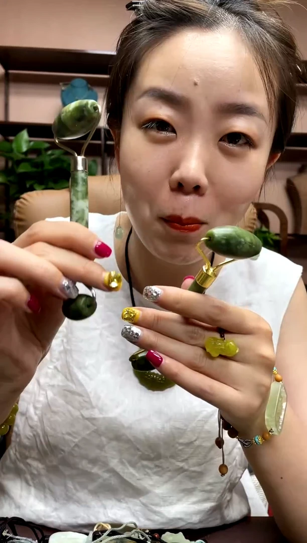 岫玉未镶嵌吊坠多样性发货发其中之一