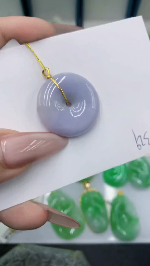 颈饰18K金镶嵌翡翠111111