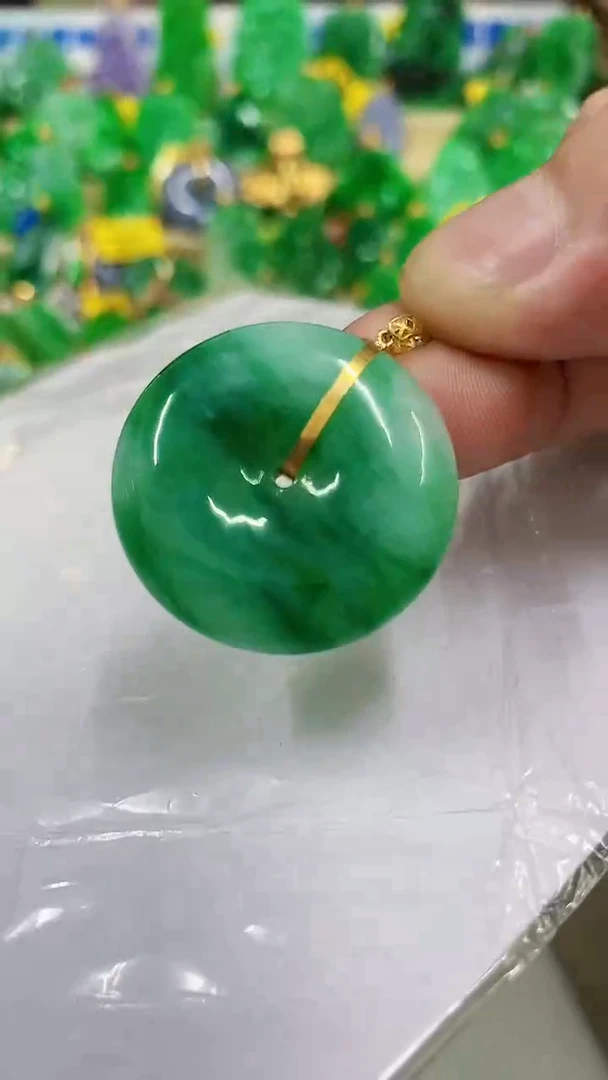 翡翠18K金镶嵌颈饰挂件