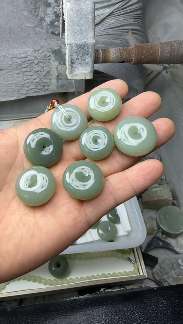 颈饰未镶嵌和田玉且末蓝扣 多样性拍一发一