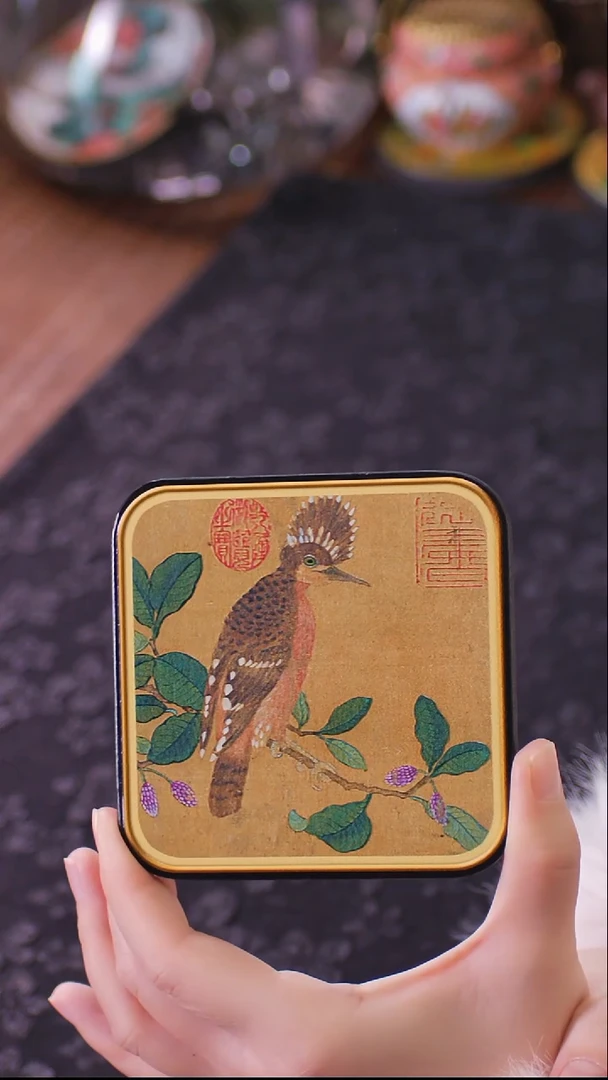 壹藏贰宝戴胜图案杯垫一片