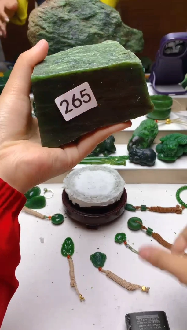 未镶嵌和田玉（碧玉）珠宝半成品1