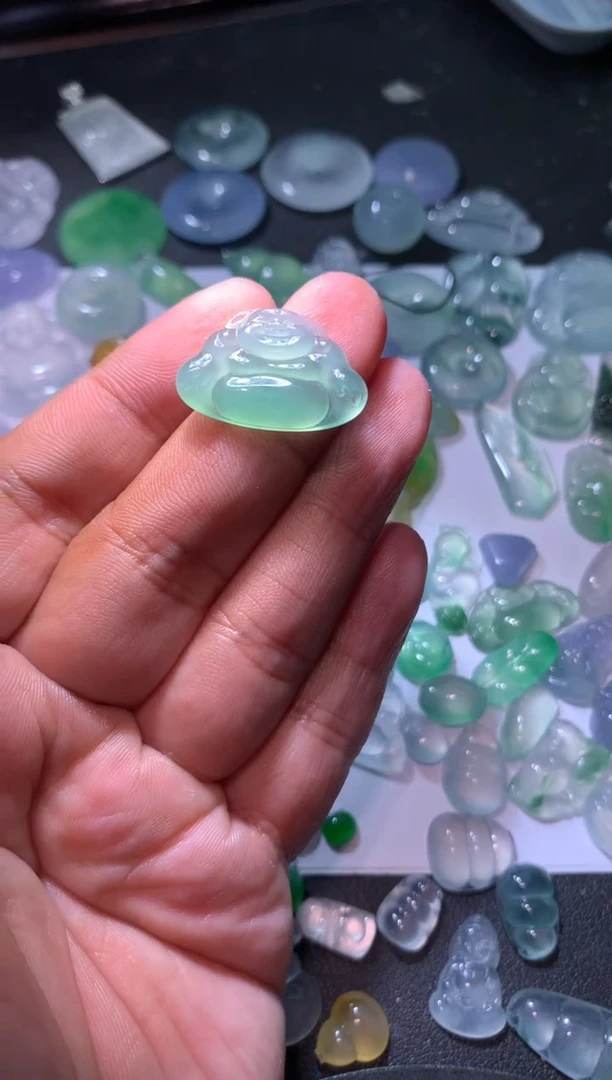 【闪购商品】翡翠颈饰未镶嵌佛公