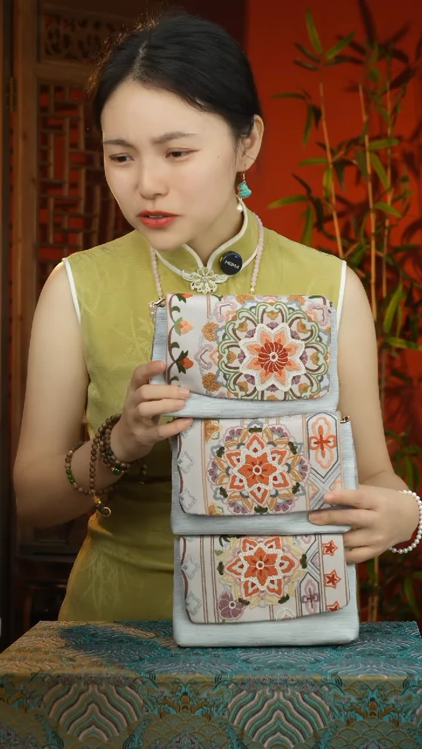 刺绣打籽绣老绣包包蓝灰色